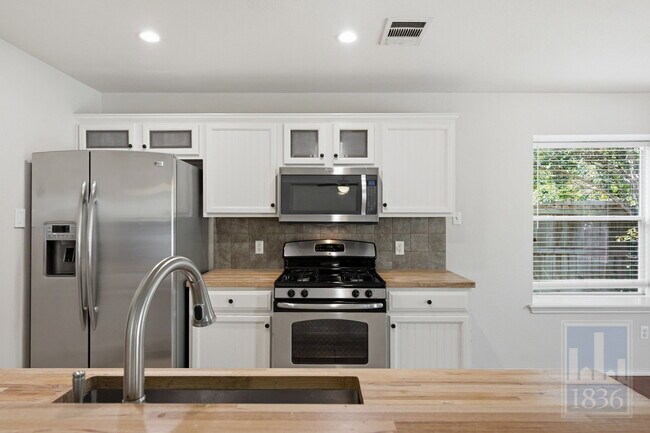 Building Photo - 1506 Fort LLoyd Pl