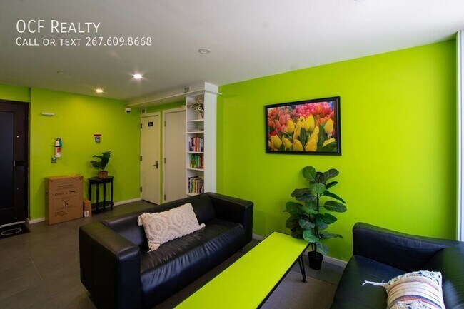 Building Photo - 152 W Laurel St