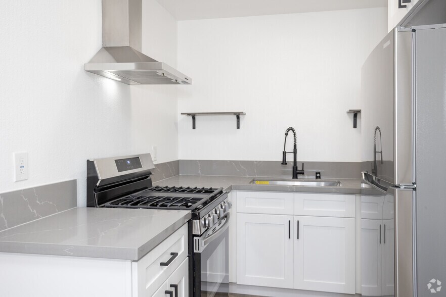 1BR, 1BA - 637SF - Kitchen - 1623-1629 S Walnut St