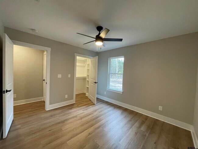 Building Photo - 518 Post Oak Dr