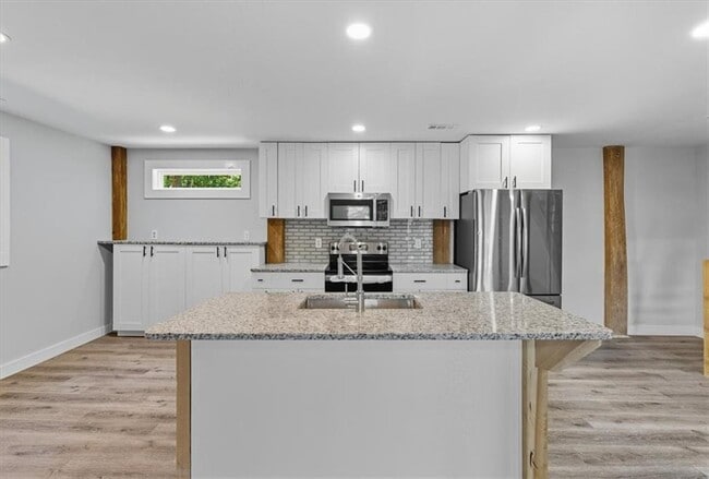 Building Photo - 96 Collins Rd