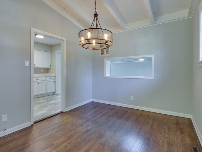 Building Photo - Beautifully Renovated 3BR/2B Home in Great Location!!