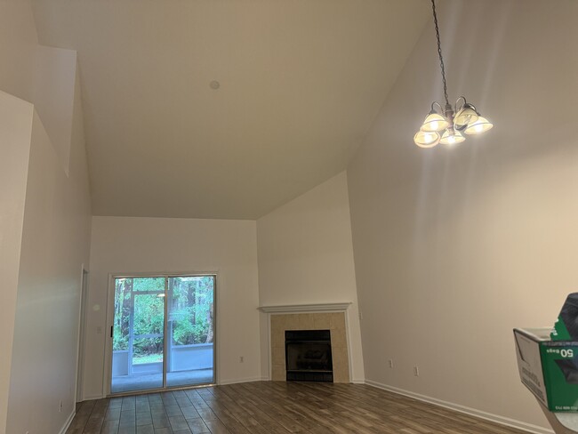 Family Room Vaulted Ceilings - 2311 Old Pine Trl