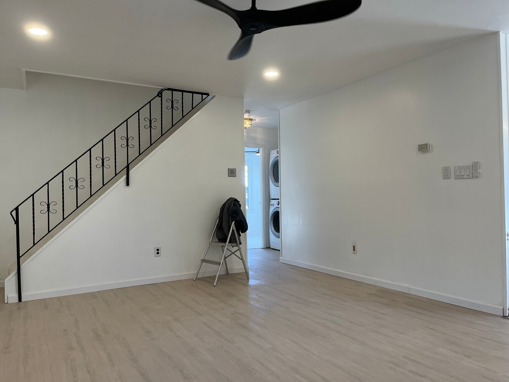 Building Photo - 65 Peacock Ln