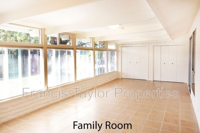 Building Photo - 3685 Vista Campana N