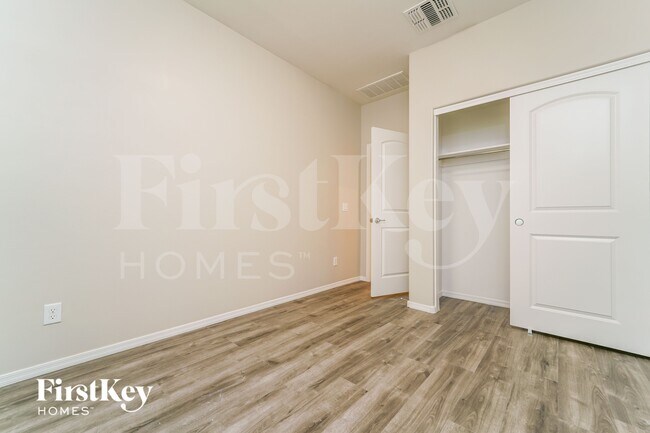 Building Photo - 7875 N Scholes Ave