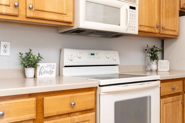Building Photo - Beautiful 1 Bed 1 Bath with 1 car garage c...