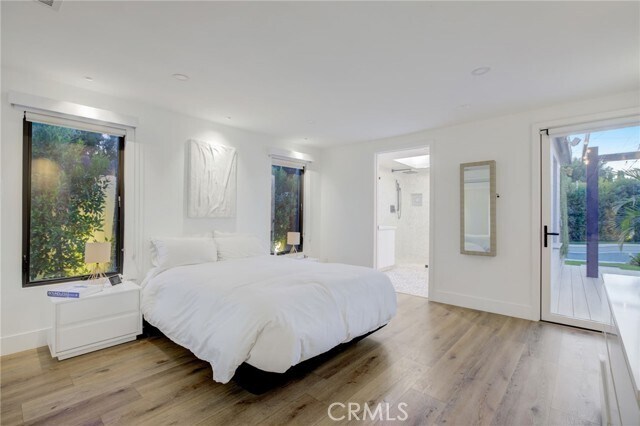 Building Photo - 8161 Encino Ave