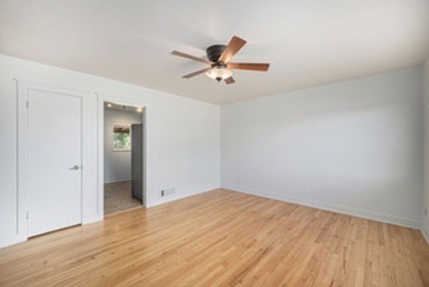 Building Photo - 1530 W Berkeley Pl