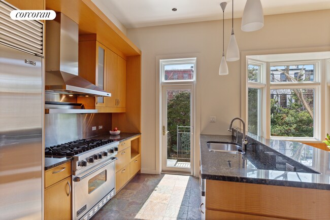 Building Photo - 408 4th St