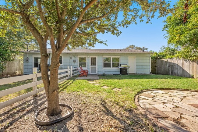 Building Photo - 108 Bonita Ave