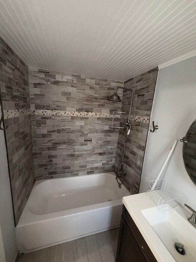 Building Photo - This studio apartment is conveniently located one block from Spohn Shoreline,