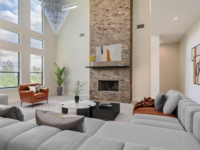 Building Photo - 15104 Barrie Dr