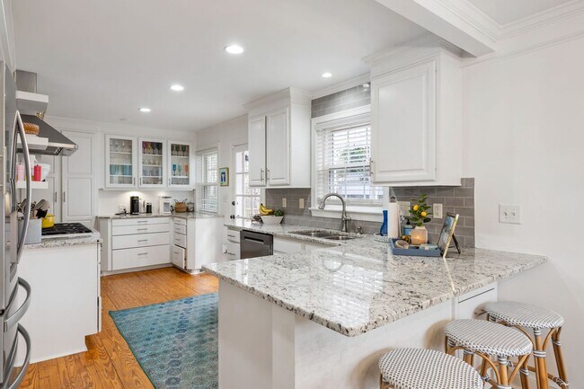 Building Photo - 3BD/3BA PLUS LOFT AND DETACHED ADU Located in SOUTH WINDAMERE-Available May 1, 2026!