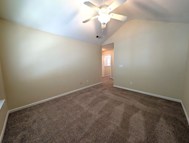 Building Photo - Charming, 2 Story End Unit Townhouse located in the Glenlea Park Community!