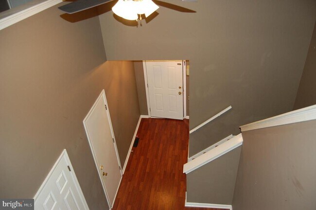 Building Photo - 131 Red Haven Dr