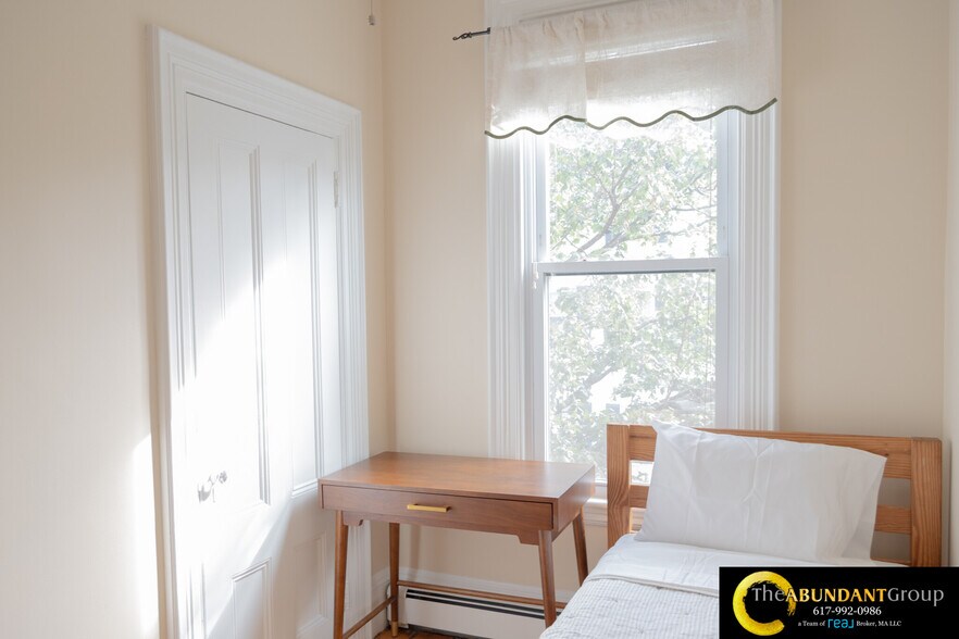 Building Photo - 133 Otis St