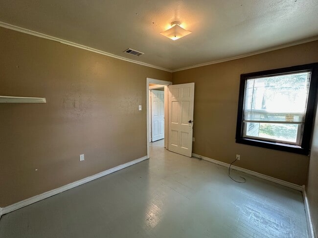 Building Photo - 3016 Live Oak Ave