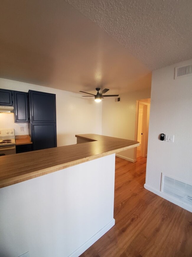 Building Photo - Ground level 2 bed/2 bath condo- Guadalupe & Country Club