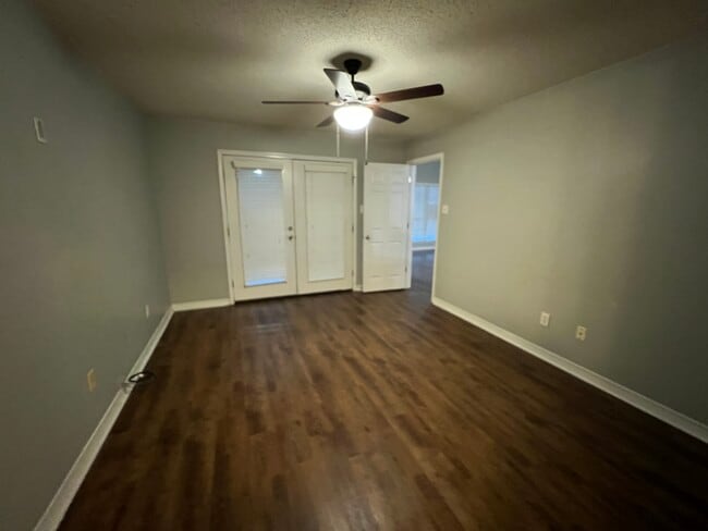 Building Photo - 68 Summer Oaks Dr