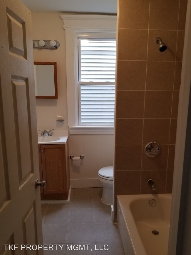 Building Photo - 816 S 14th St