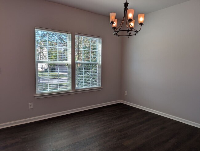 Building Photo - Beautiful 4 bed, 2.5 bath home in Indian T...