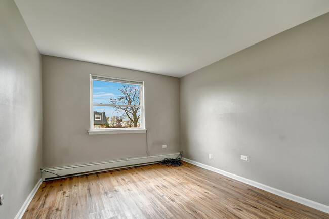 Building Photo - 8476 W 103rd Terrace