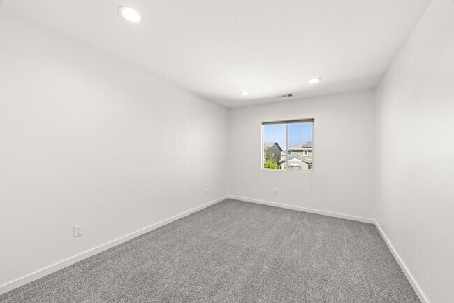 Building Photo - Beautiful Two-Story Home with Spacious Open Floor Plan!