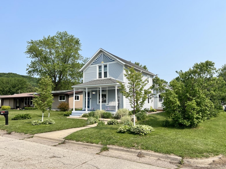 Primary Photo - 418 N 1st St