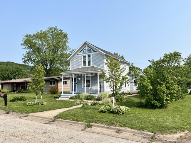 Building Photo - 418 N 1st St