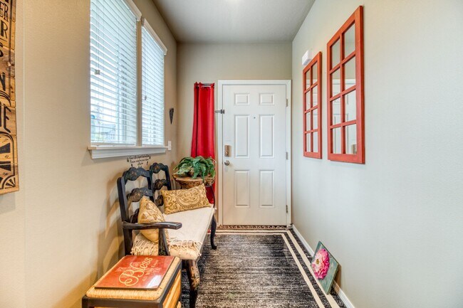 Building Photo - Furnished home in Bend, OR