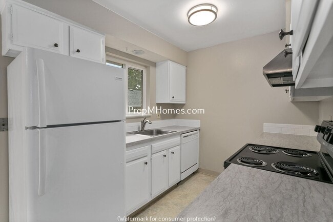 Building Photo - Cozy Two Bedroom Duplex in Oregon City - P...