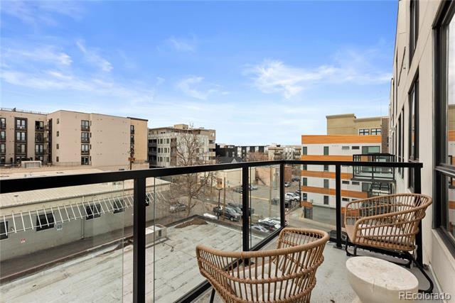 Building Photo - 1735 Central St