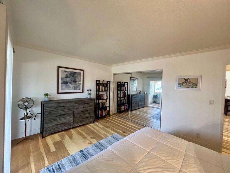 Building Photo - 1085 12th St