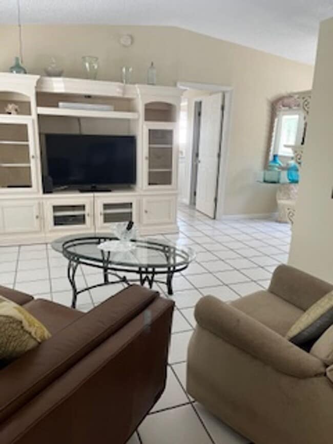 Building Photo - Large home on corner lot!