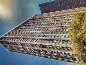 Building Photo - 5445 N Sheridan Rd