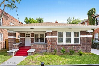Building Photo - 131 Cottage Ave