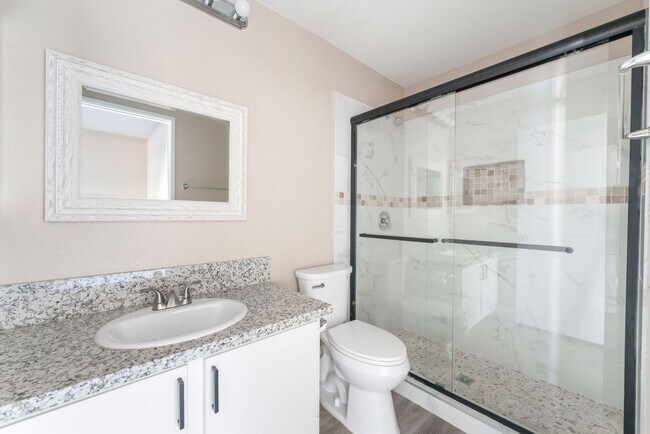 Building Photo - Stylish & Cozy Home with Fireplace in Gated Community!