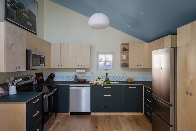 Building Photo - Ojai Mountain Hideaway!
