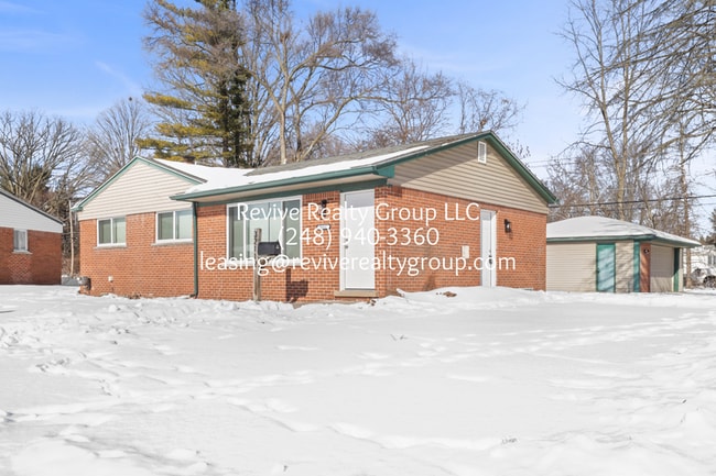 Building Photo - 32112 Pembroke St