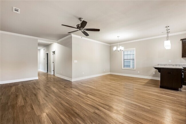 Building Photo - 815 NE Hts Ln