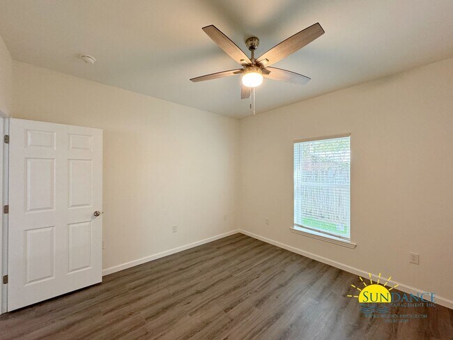 Building Photo - Charming & Centrally Located Duplex 2BR in Fort Walton Beach!