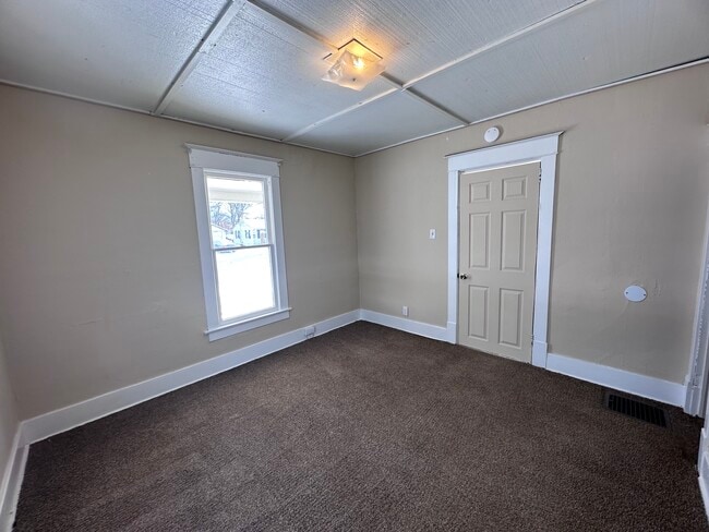 Building Photo - 124 Beard-N