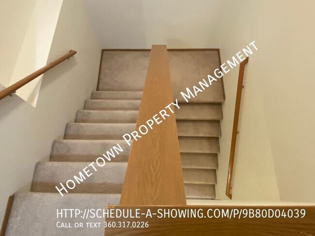 Building Photo - 3 bdrm Townhouse Avail NOW!