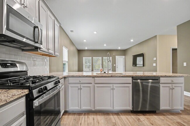 Building Photo - 2223 Blue Crane Cir