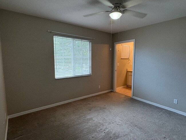 Building Photo - 2/2.5 Townhome in Fort Myers for Rent