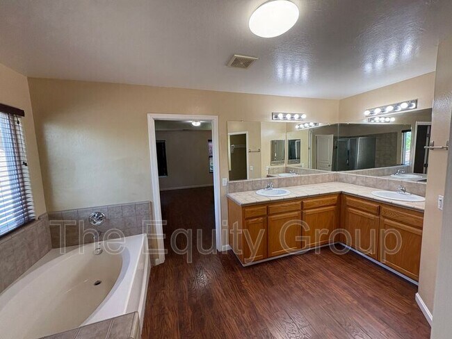 Building Photo - 312 W Reese Ave