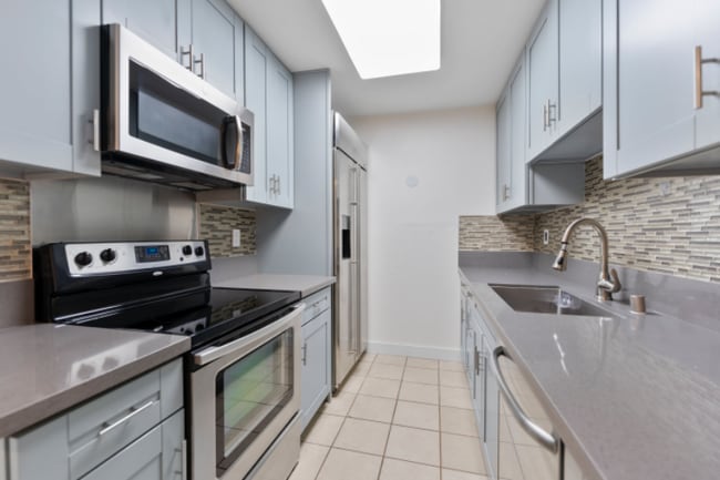 Building Photo - 1551 Broadway