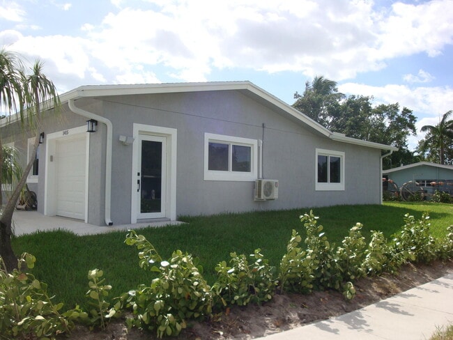 Building Photo - 1415 Lake Victoria Dr