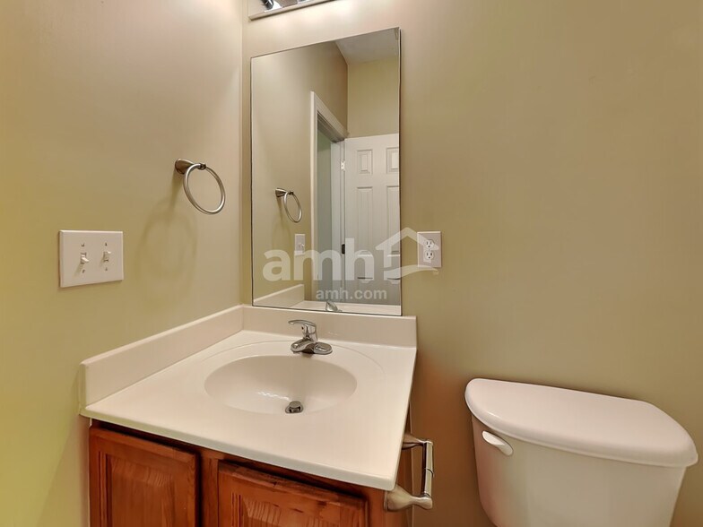 Building Photo - 16 Greenbranch Way